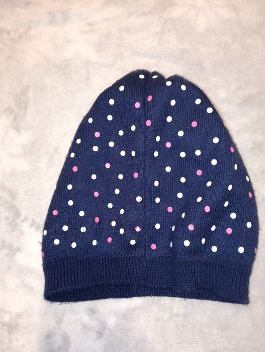 Czapka w kropki na 6-8 lat