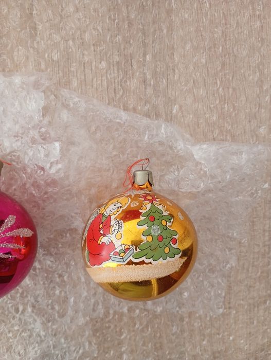 Bombki z okresu PRL 2 sztuki !