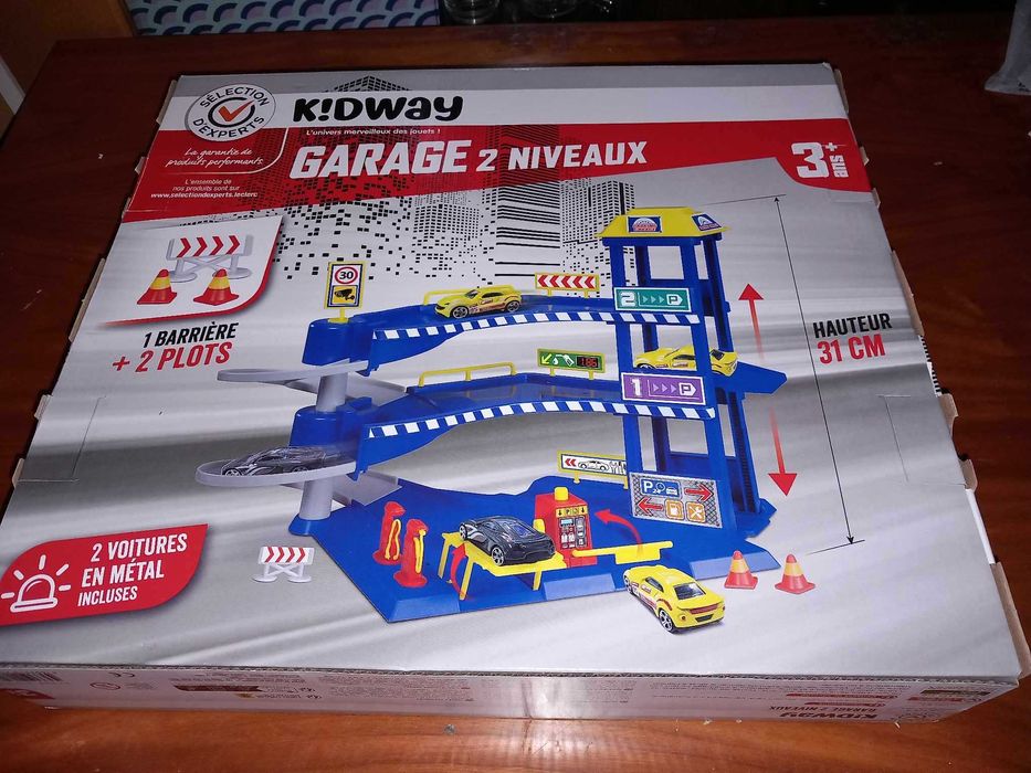 Garagem RC c ascensor Kidway+2 níveis c 2 carrinhos NOVO c 25% descont