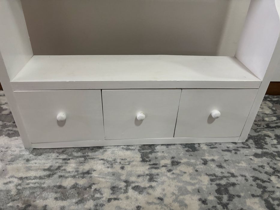 Półka na książki biblioteczka biała drewniana z szufladkami