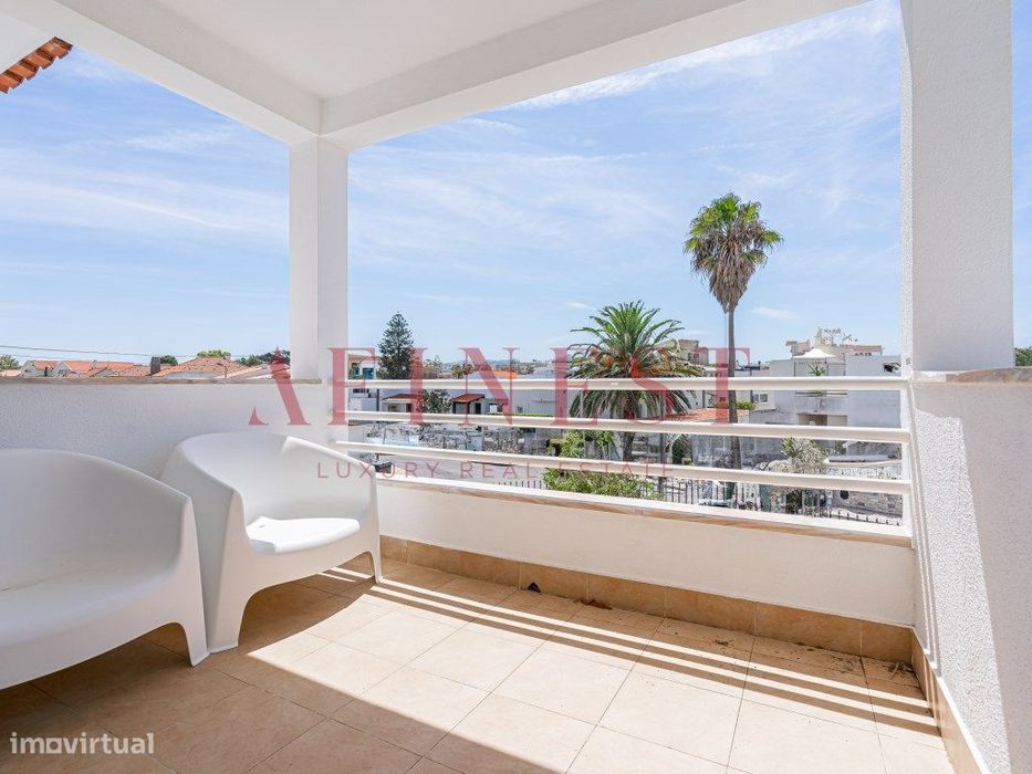 Moradia T4 Renovada Com Jardim Na Parede Perto Da Praia