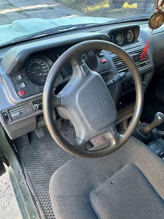 Mitsubishi Pajero wagon 2