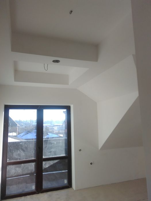 Шпаклівка , склохолст, фарбування, шпалери.