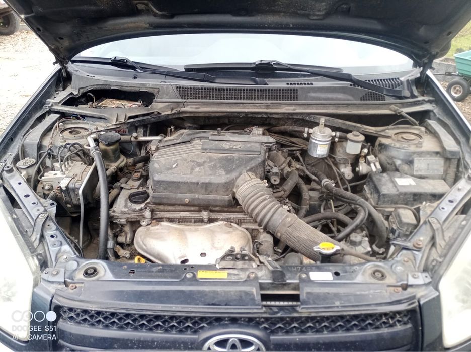 Toyota RAV4 2004 • 4x4 • Benzyna