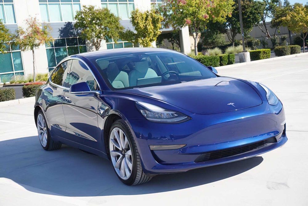 Tesla Model 3 Long Range      2019