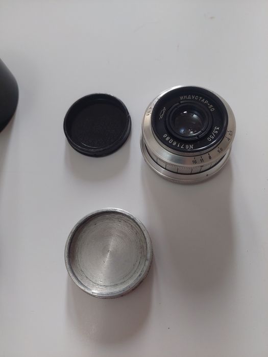 Лот с обьективом индустар и фотоаппаратом
