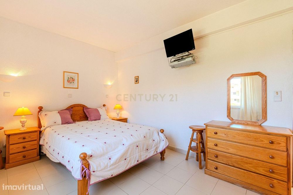 Apartamento com um quarto no centro da cidade, em condomínio fechado c