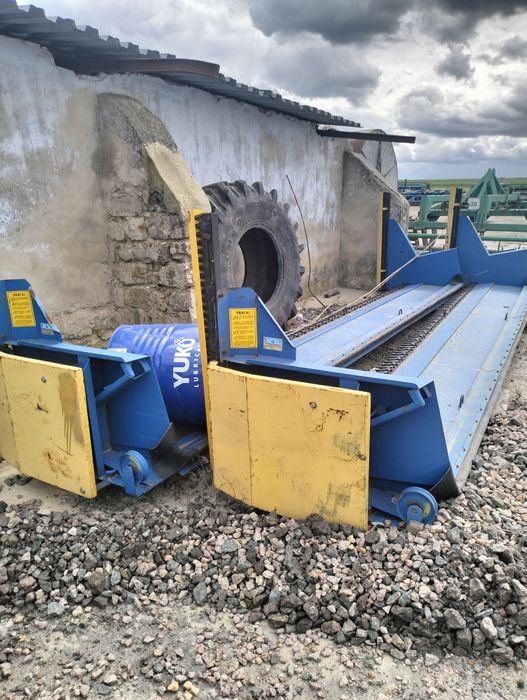 Приспособления для зборки рапса  ПЗР 6 .   В  наявності  дві  одиниці