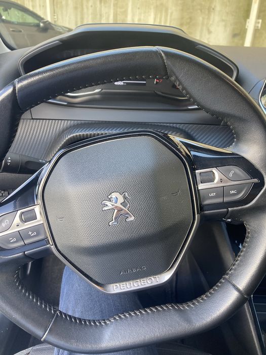 Peugeot 208 1.2 gasolina 75cv 2021