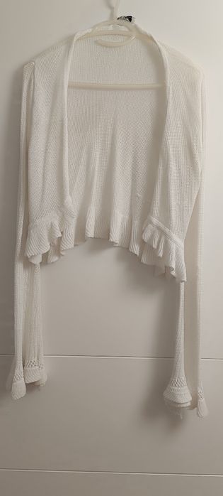 White linen coat. Size S/M. Used. Has two stains on the back.