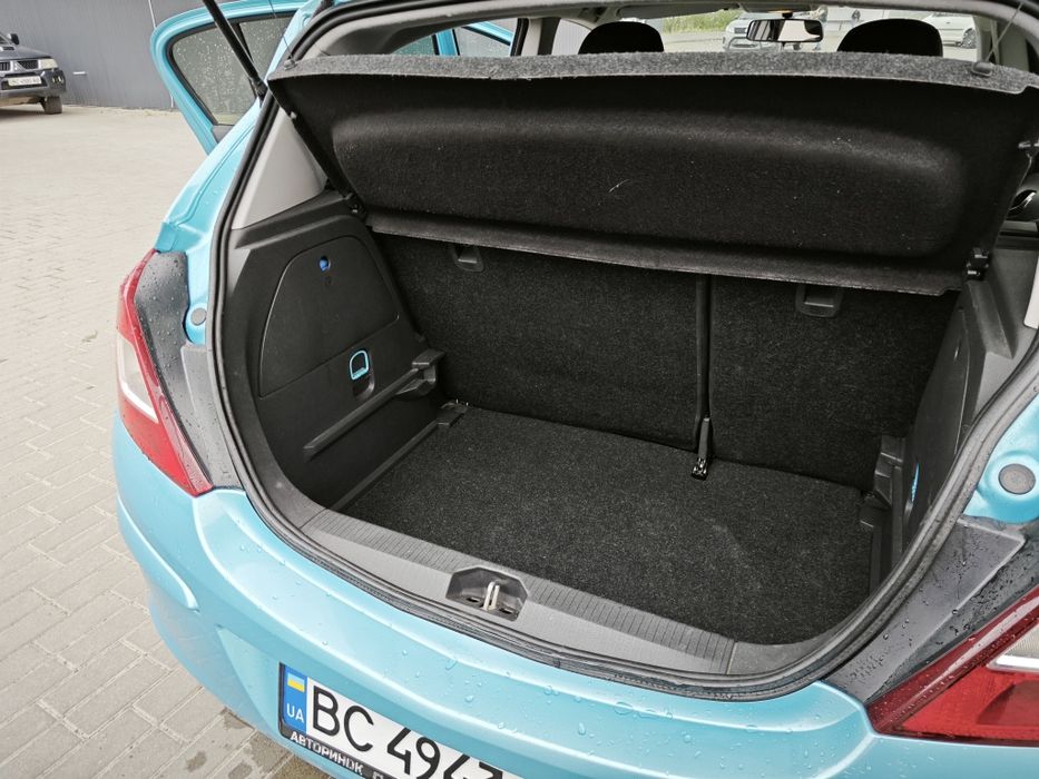 Продам Opel Corsa D 2010 року , 1.4 бензин в гарному стані,автомат , гідротрансформатор,  Продаж Опель Корса  Д