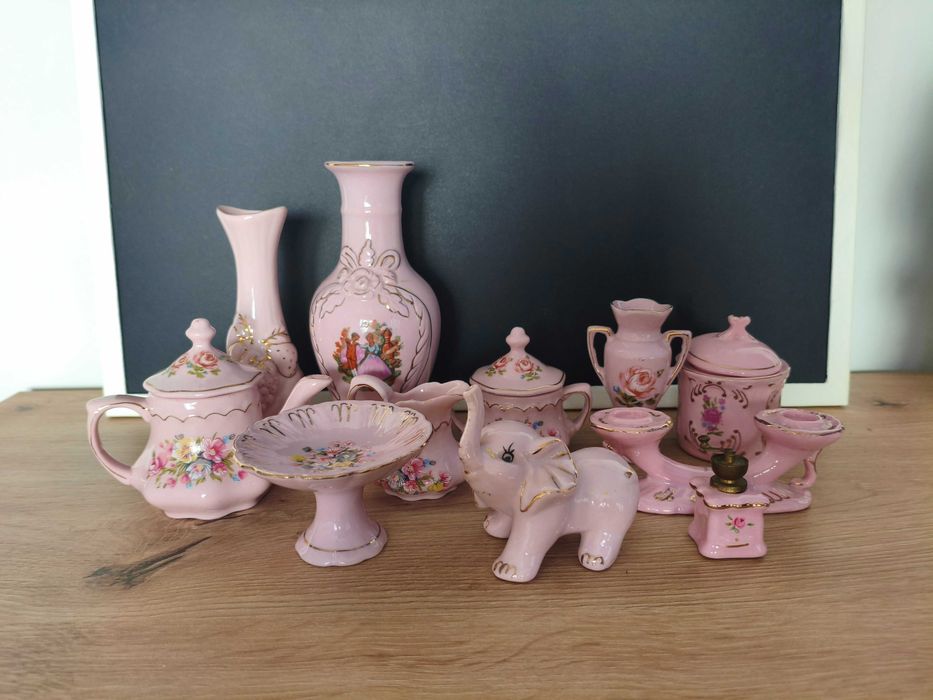Zestaw miniatur kolekcjonerskich z różowej porcelany Czechy