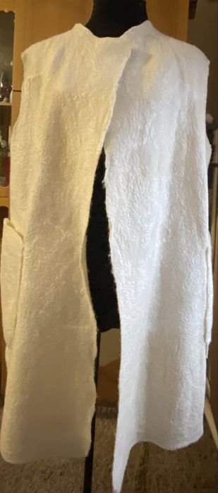 Шерстяний ( валяний) довгий жилет з рукавичками, шерсть натуральна.