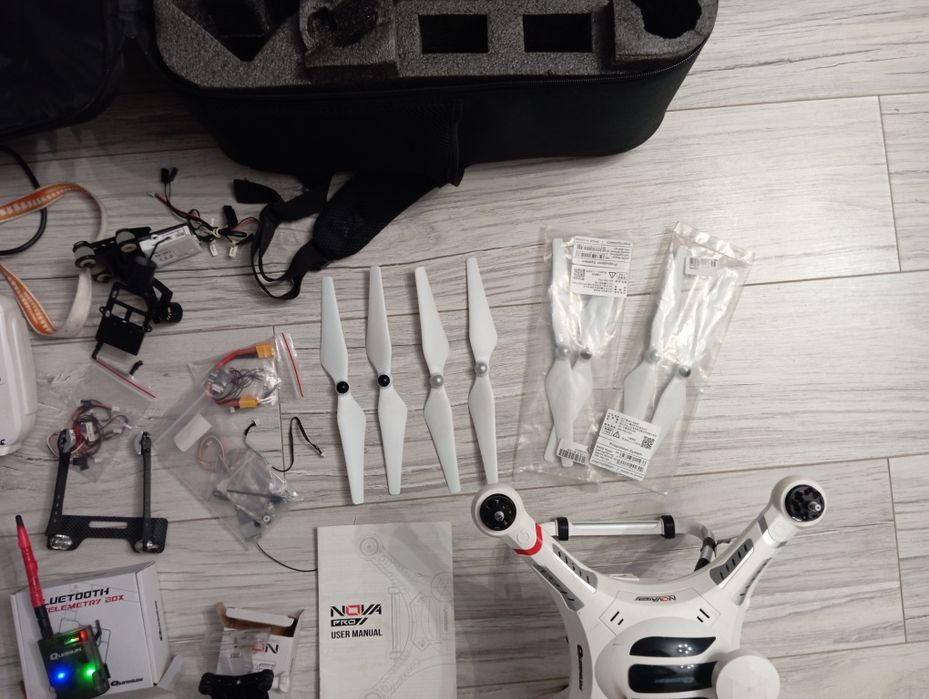 Dron Quanum Nova Pro model RC wirnikowca