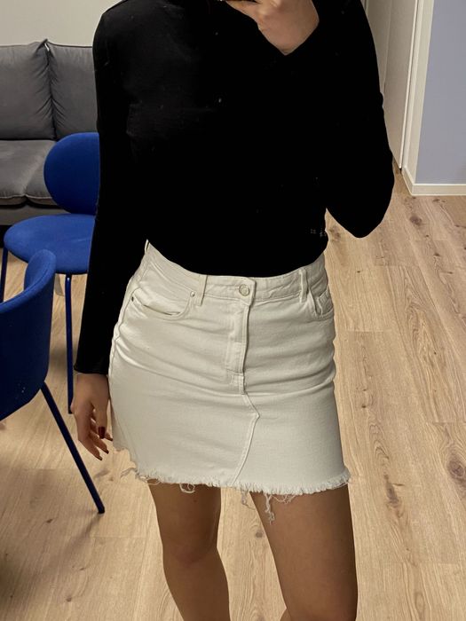 Biała jeansowa spódnica