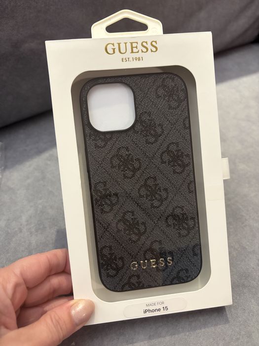 Etui Guess czarne do Iphone 15