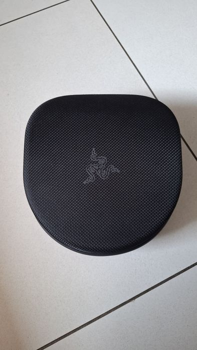 Twarde etui ochronne marki Razer