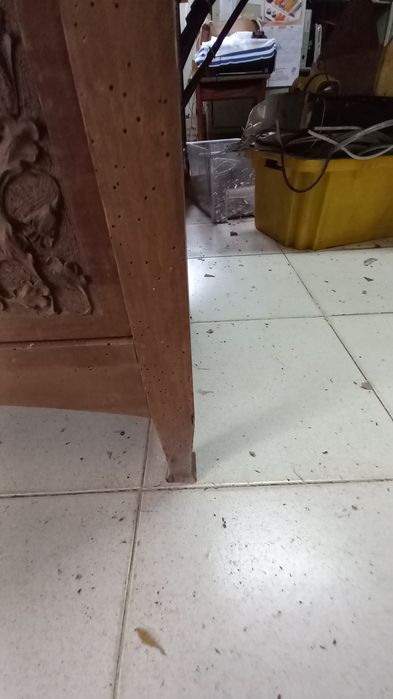 Cómoda com tampo em mármore rosa