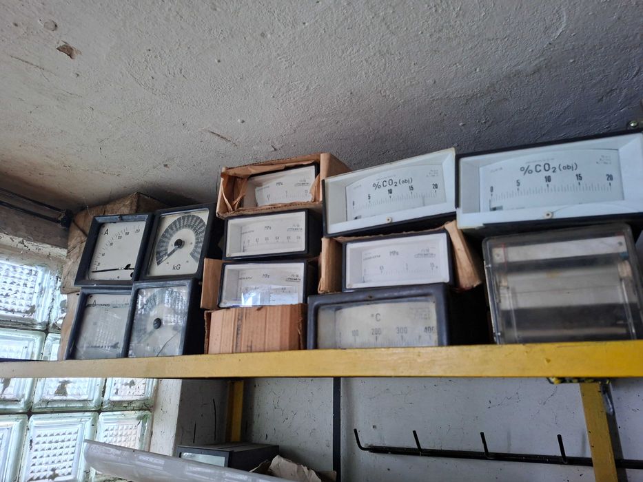 Przyrządy i wskaźniki aparatury kontrolno-pomiarowej (AKP)