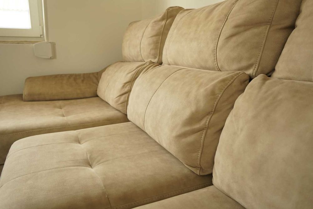 Sofá chaise longue | 2.95m | Microfibra cor creme | Bom estado