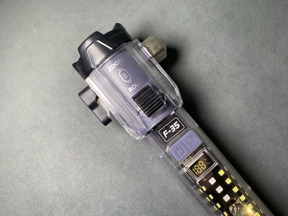 Очень яркий фонарь с индикацией заряда. 10 в 1!