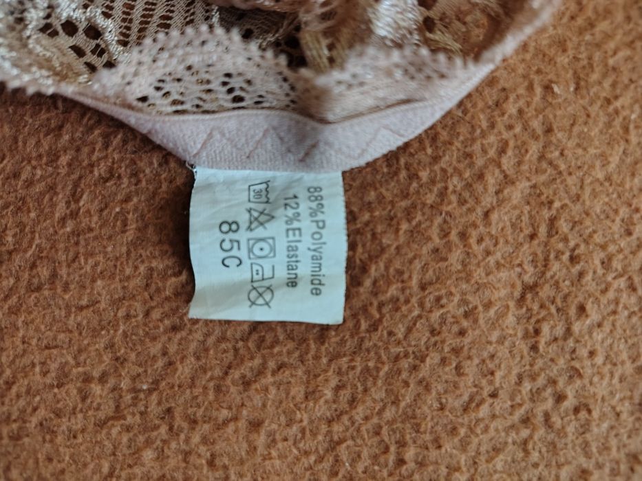Biustonosz rozpinany z przodu 85C