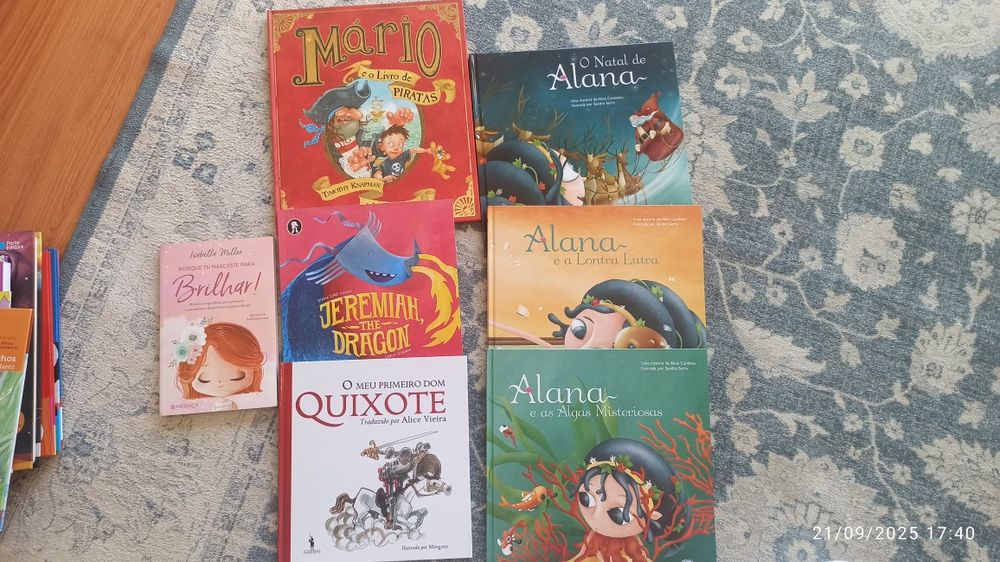 Livros infantis variados