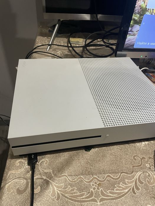 Xbox One S 500GB + оригинальный геймпад | Отличное состояние