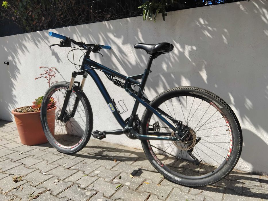 Bicicleta suspensão total