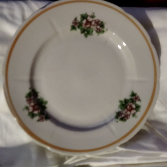 Продам набір тарілок 6 шт