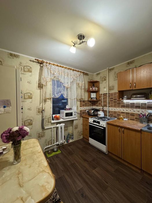 КРЕС, 2 кім. ЧЕШКА , 4йповерх, окремі кімнати, можна по ЄВідновлення