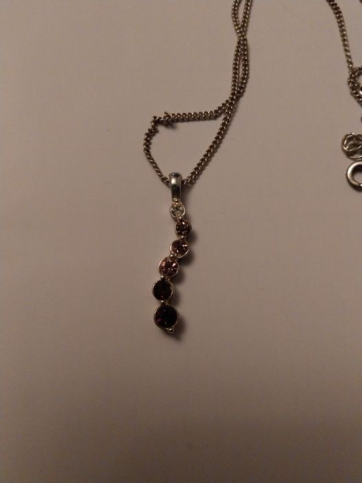 Łańcuszek z fioletowymi cyrkoniami