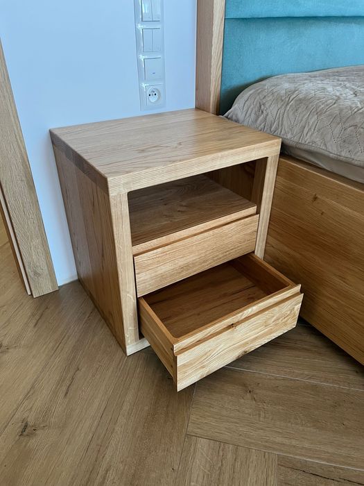 Szafki nocne z frezowanymi frontami dębowymi