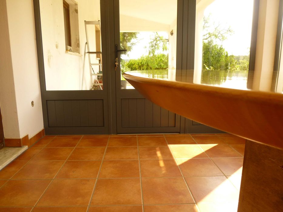 Tampo de mesa redondo em faia maciça. Ø 131 cm, espessura 4 cm. NOVO.64751819741442123