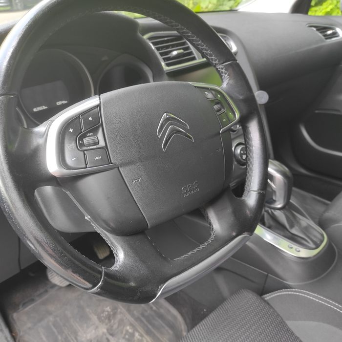 Автомобіль Citroen C4