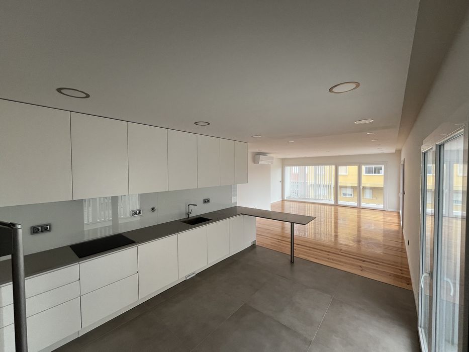 Apartamento de Luxo T4-Arrendo