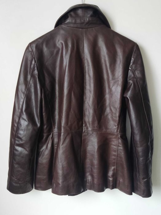 Коричнева шкіряна куртка з тонким утеплювачем