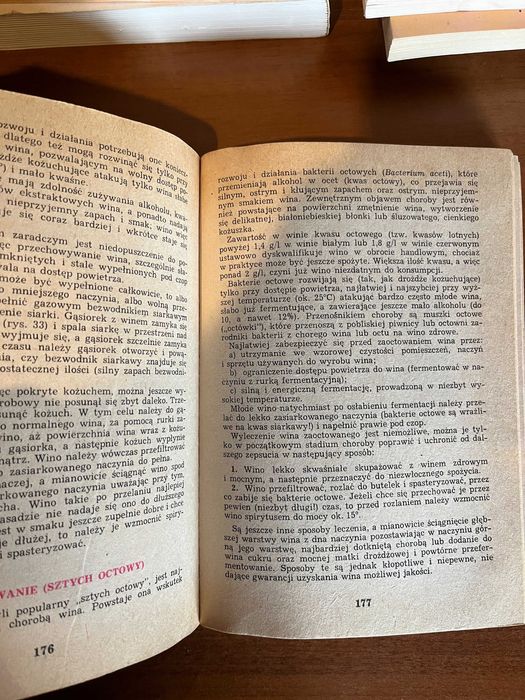 Domowy wyrób win ; Jan Cieślak ; stan dobry , poradnik