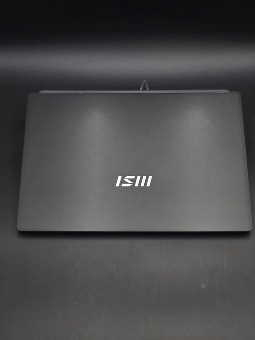 Laptop MSI Modern 15 B11M