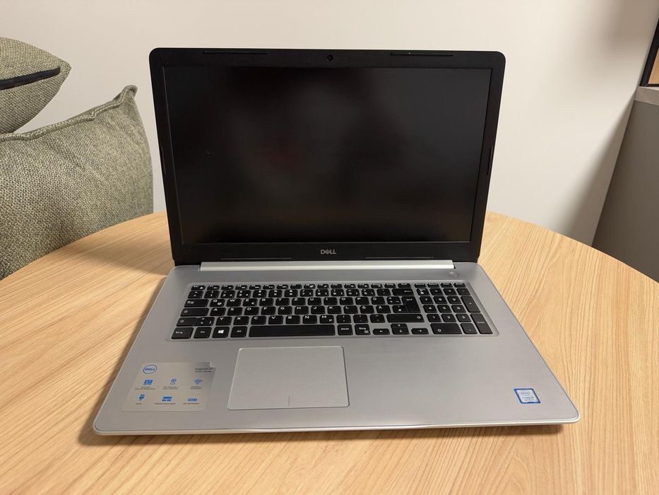Dell Inspiron 17 - Core i5 8-generacja