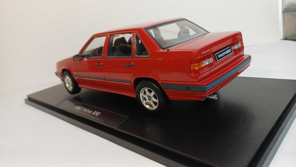 1/18 Volvo 850 - Triple 9