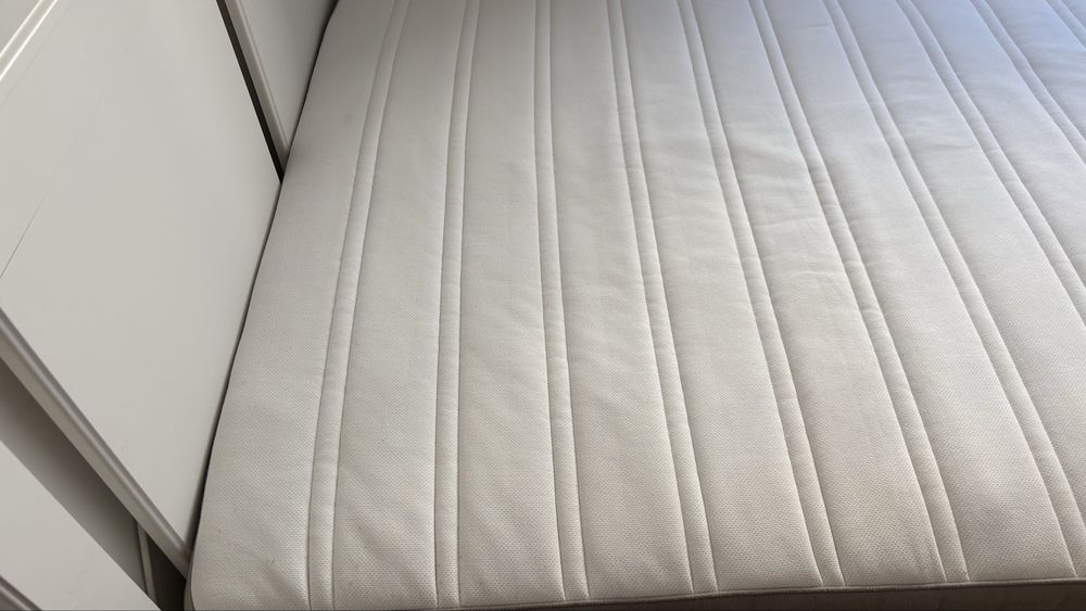 Cama IKEA SONGESAND 140x200 + colchão HÅMÅRVIK