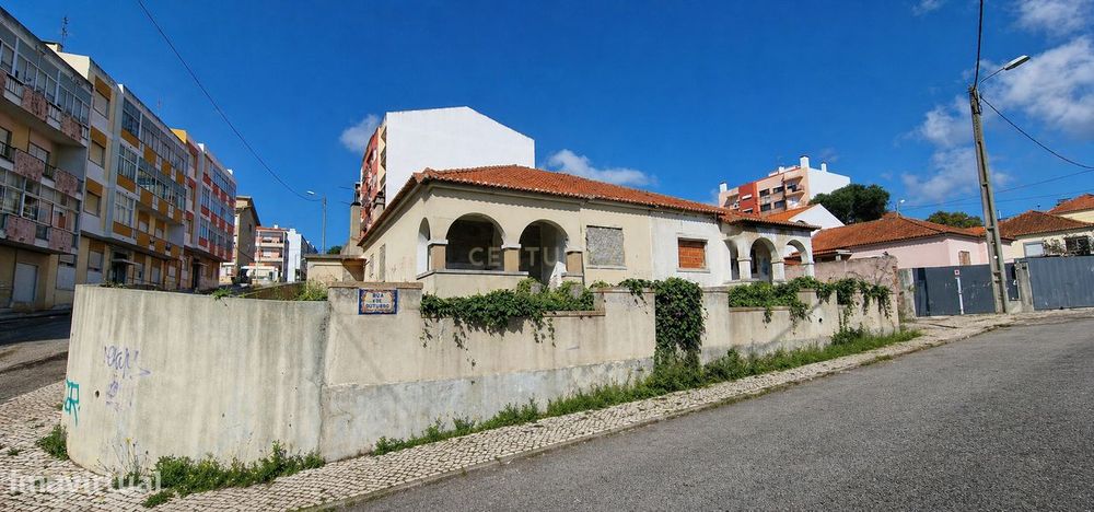 Casa em Ruínas com Potencial em Cacém, Sintra