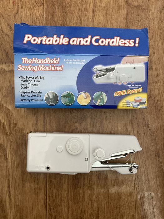 Карманная швейная машинка.