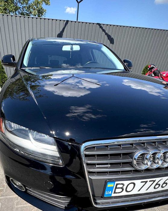 Автомобіль Audi A4 B8