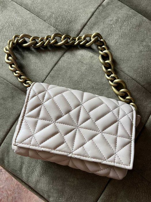 Сумочка стьобана ZARA на ремінці-ланцюгу