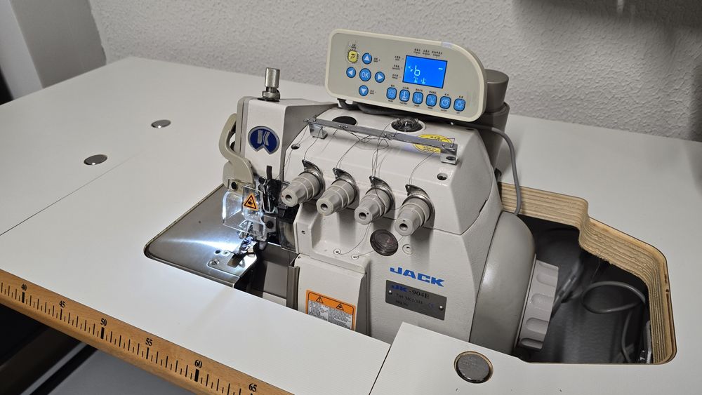 Overlock 4-nitkowy JACK JK-904E