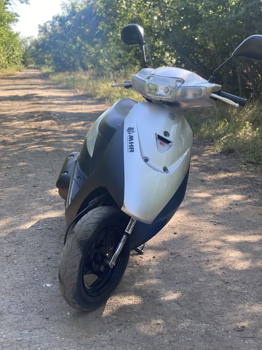 Suzuki lets 2 new