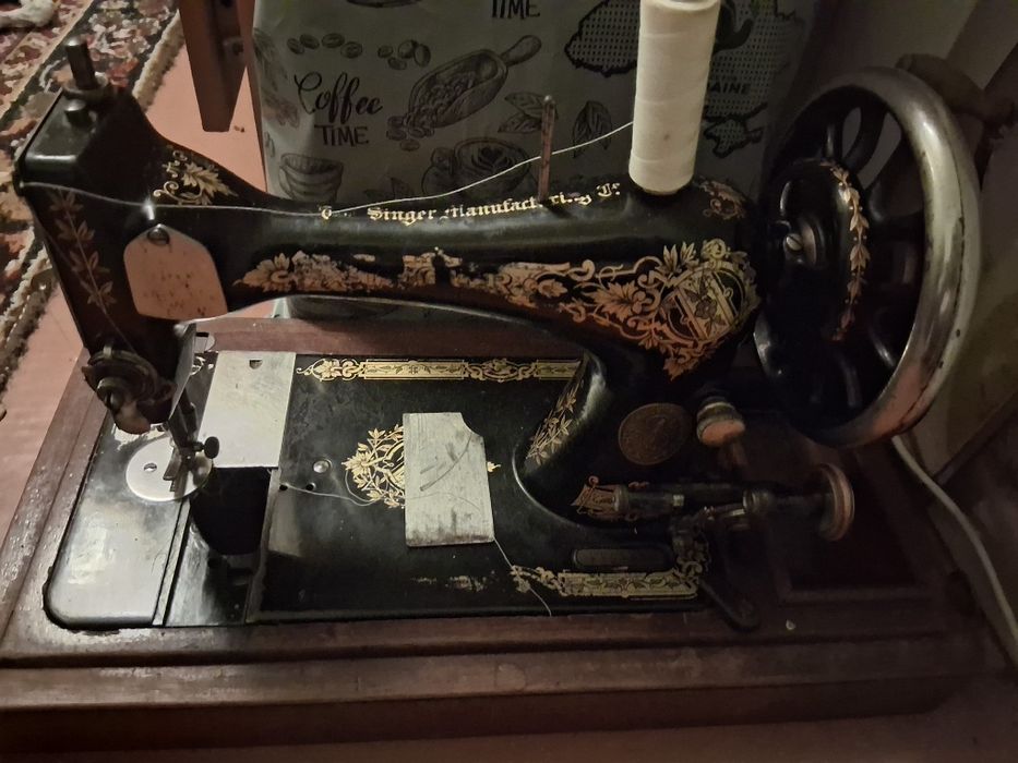 Машинка швейна,продам.