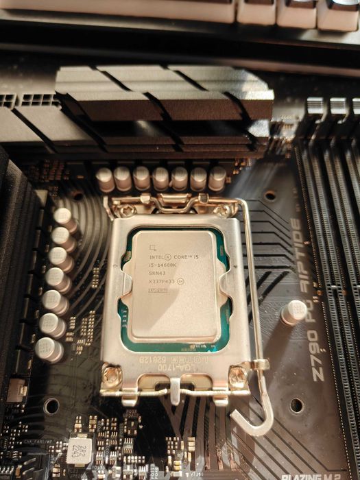 Intel Core i5 14600K + Z790 PG Riptide DDR5